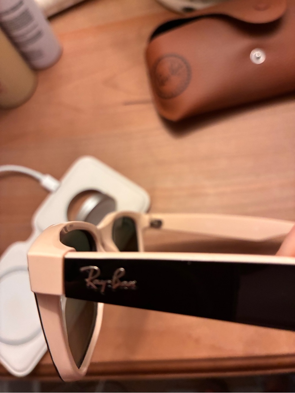 Ray-Ban Men's/Women’s Black & Cream Wayfarer Sunglasses with Green Lenses - Picture 3 of 4